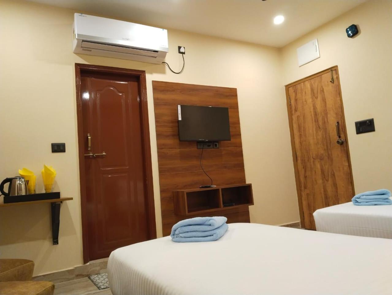 Hotel Windsor Plaza Haiderabad Buitenkant foto